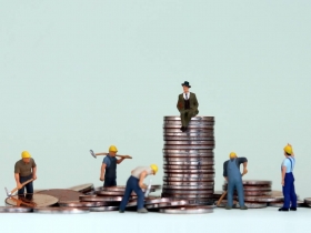 155萬退休金到手！在家族企業的不同公司任職，退休時該怎麼做，年資才能合併計算？